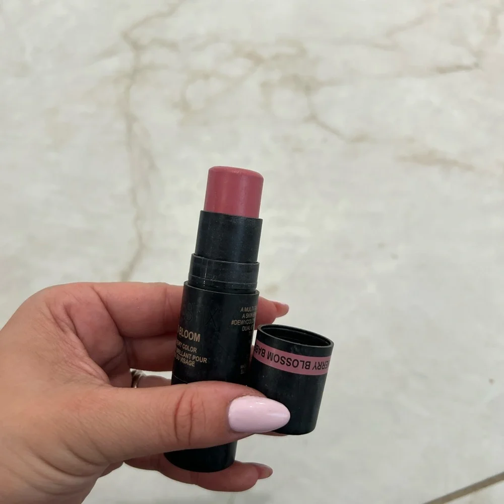 NUDESTIX Nudies Bloom All Over Dewy Color Blossom Babe